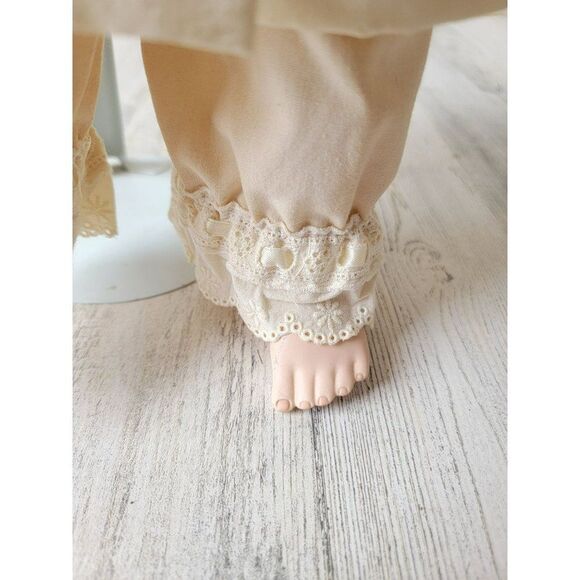 Beautiful Buttercup Little dreamer porcelain doll Georgetown collection - Picture 3 of 14